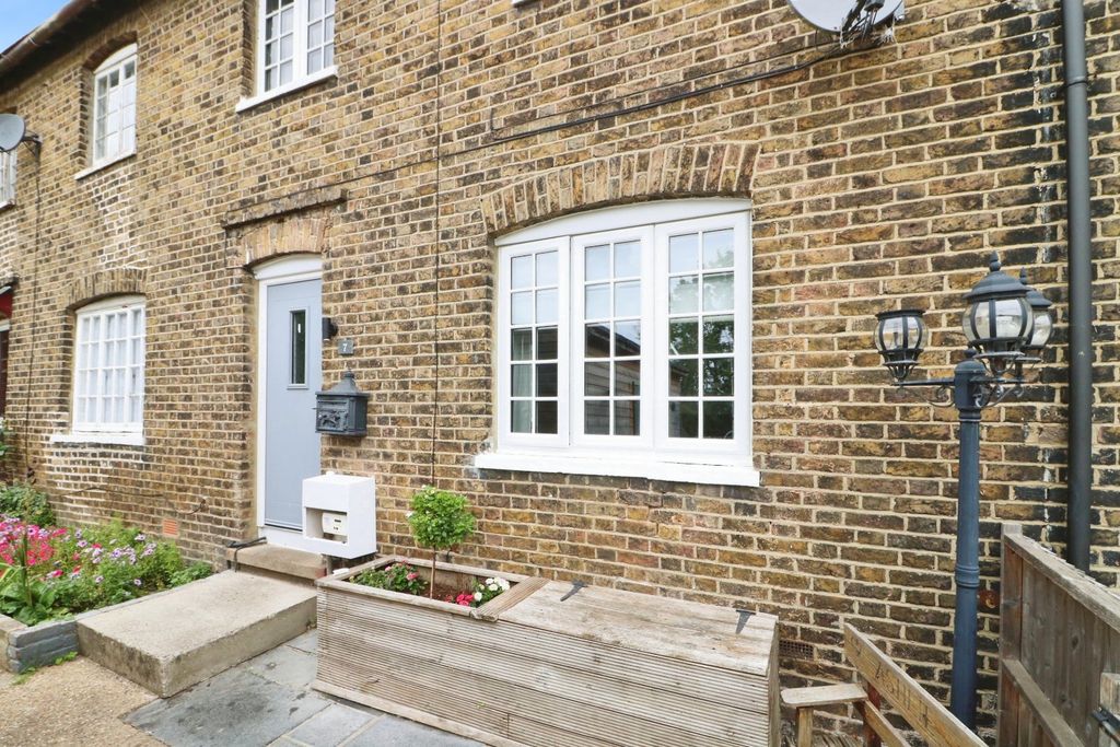 Property photo 2 of 32 Picture No. 18