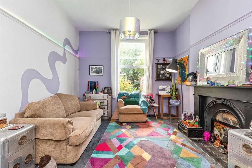 Property photo 3 of 19