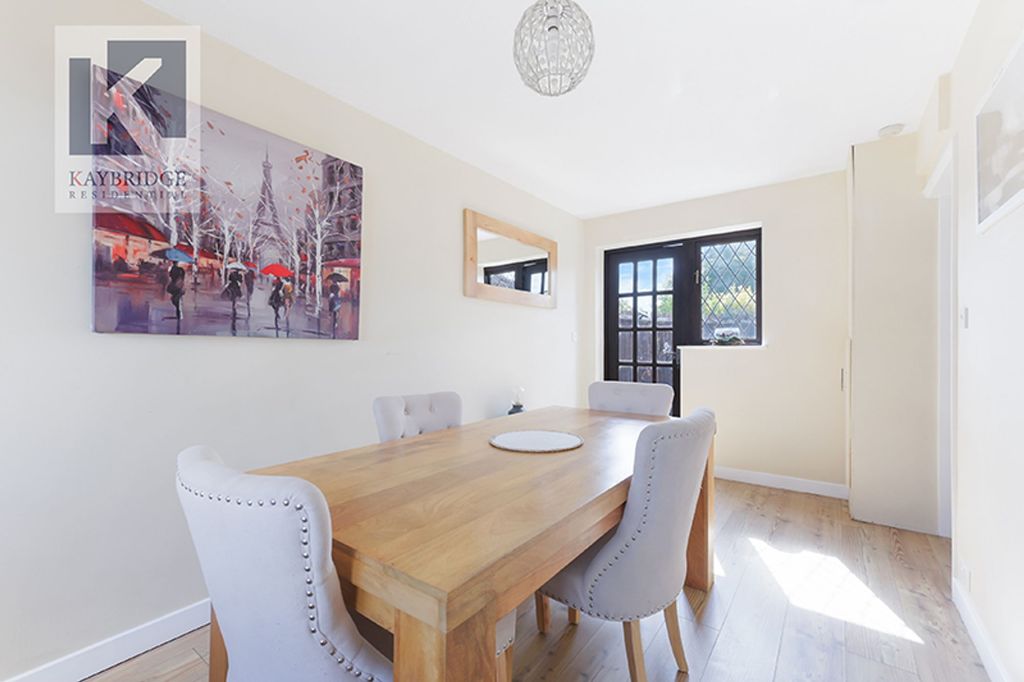 Property photo 3 of 12 Inverness Road, Kt4 8Pt