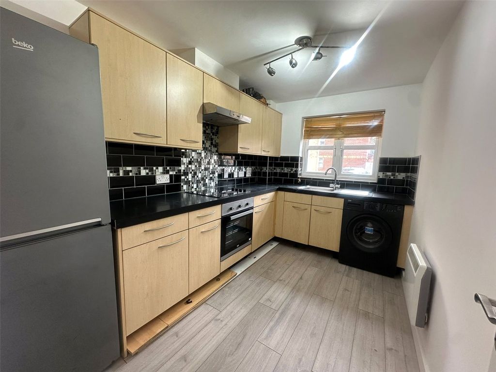 Property photo 2 of 6 Kitchen