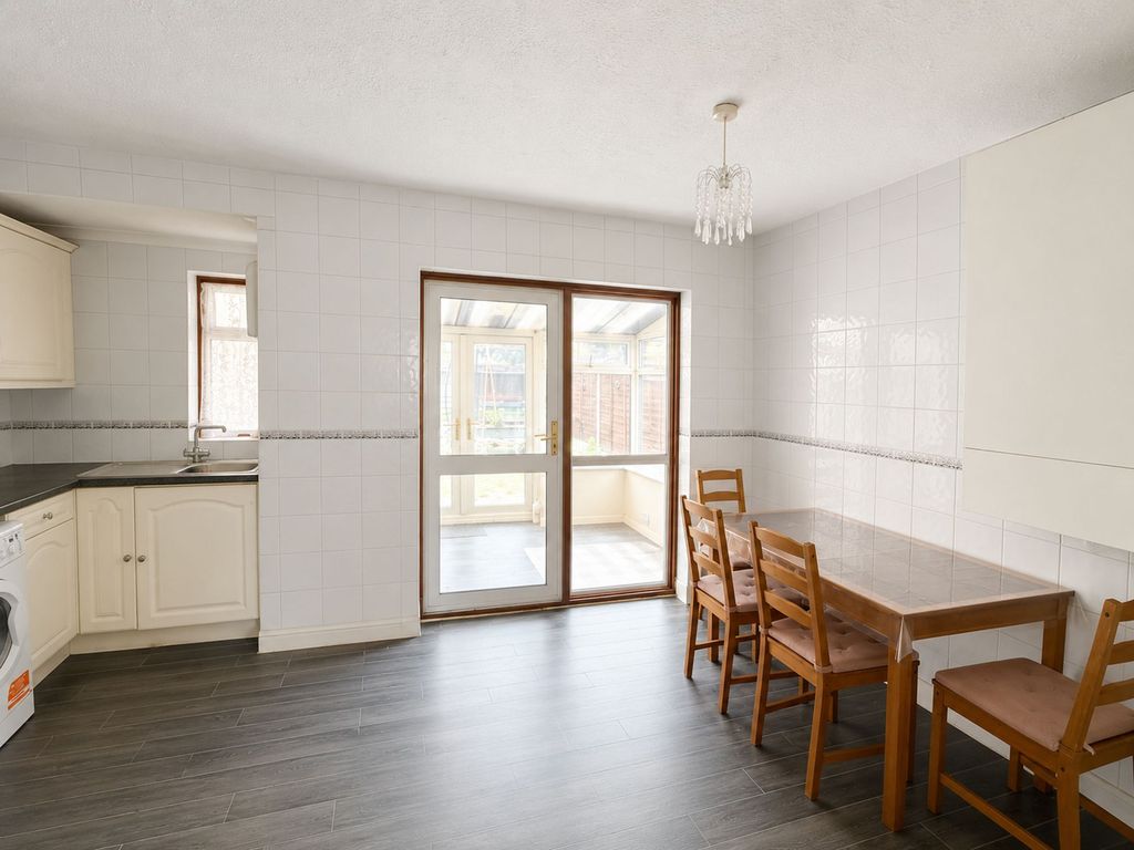 Property photo 3 of 11 Walton Rd E12