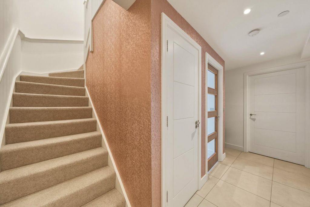Additional image 12 of 3 bed flat for salePavilion Road, West Bridgford, Nottingham NG2