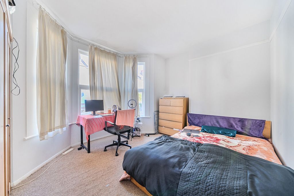 Property photo 3 of 16 Bedroom