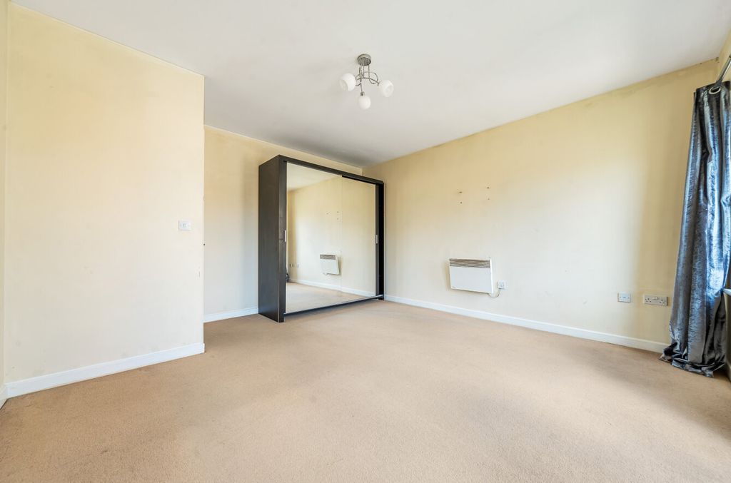 Property photo 2 of 14 1335664-11-68927A...