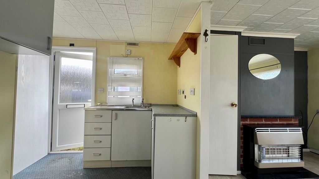 Additional image 4 of 1 bed detached bungalow for saleFirst Avenue, Ashfield Park, Scunthorpe DN17
