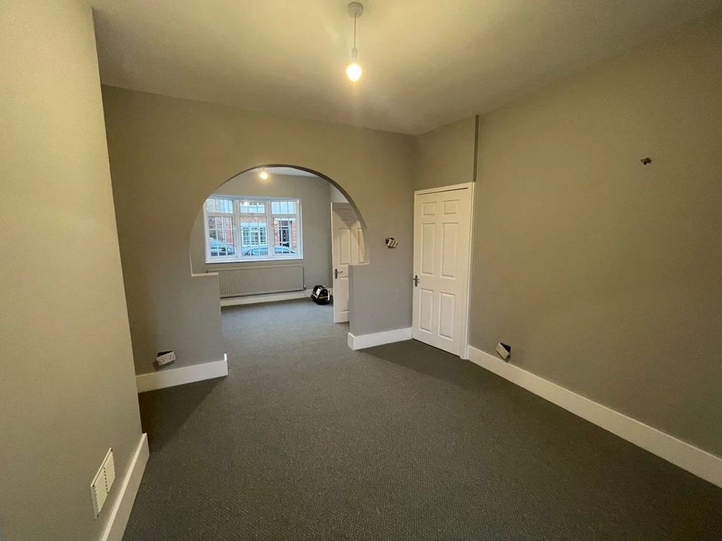 Property photo 2 of 11 Front