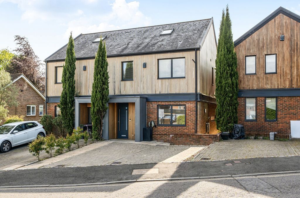 Property photo 1 of 15 1458804-25-6A05Fd...