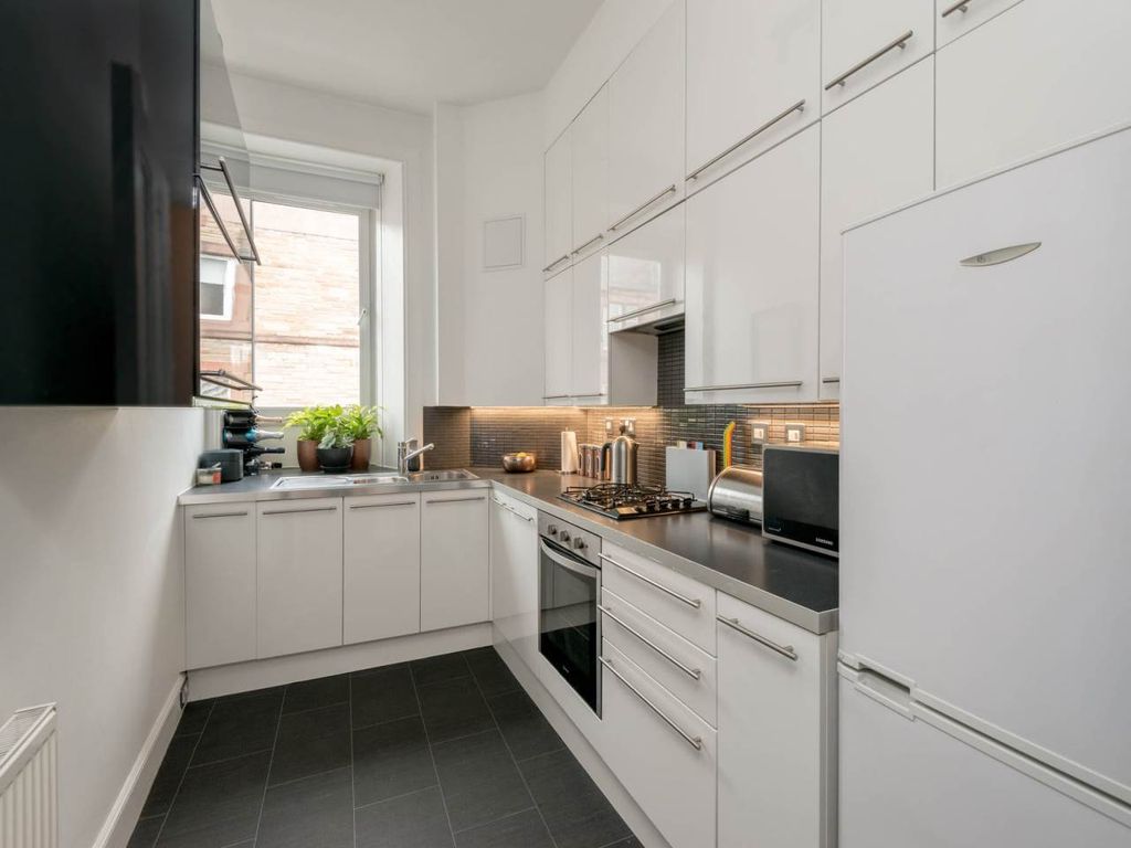 Property photo 2 of 6 Kitchen