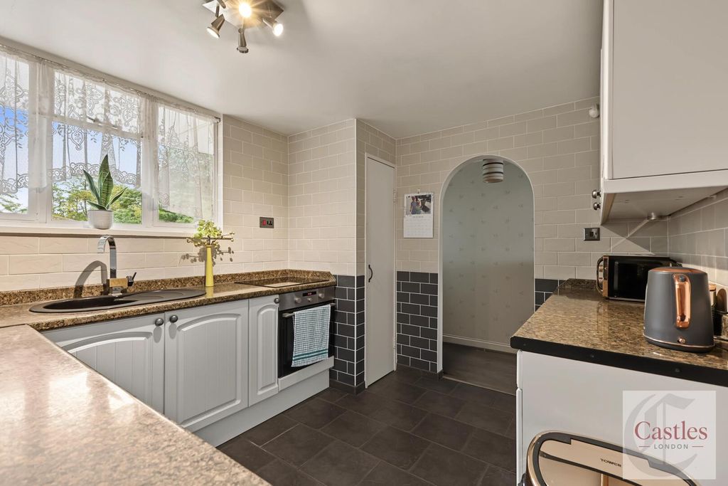 Property photo 1 of 21 Kitchen