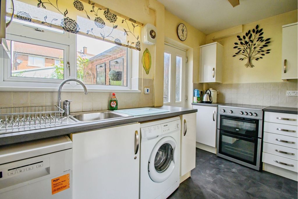 Property photo 3 of 14 Kitchen