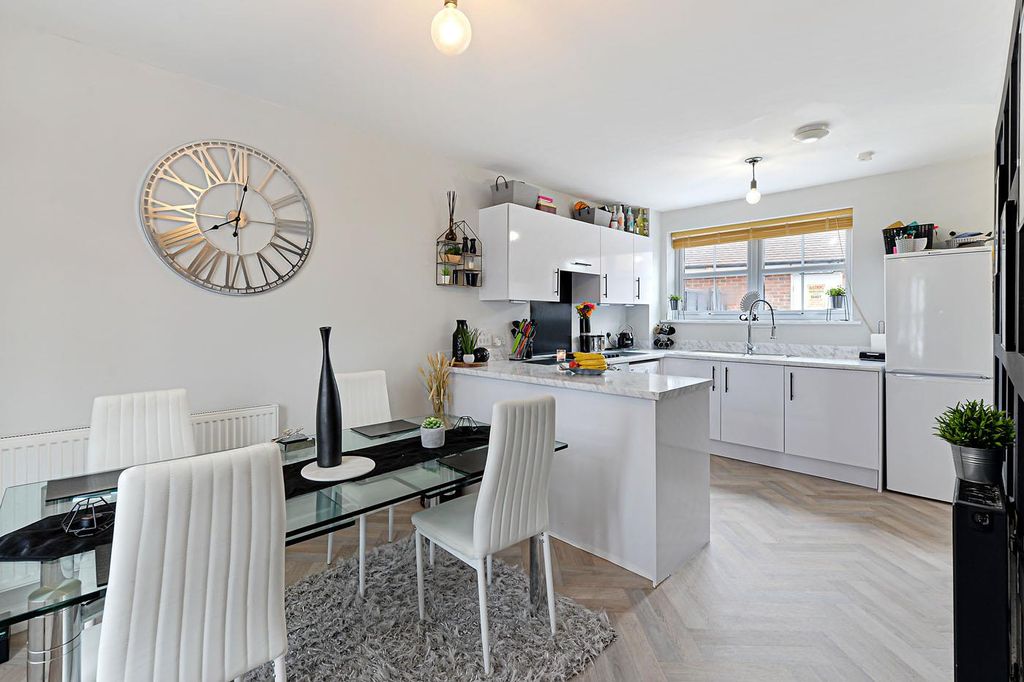 Property photo 2 of 18 Kitchen/Diner