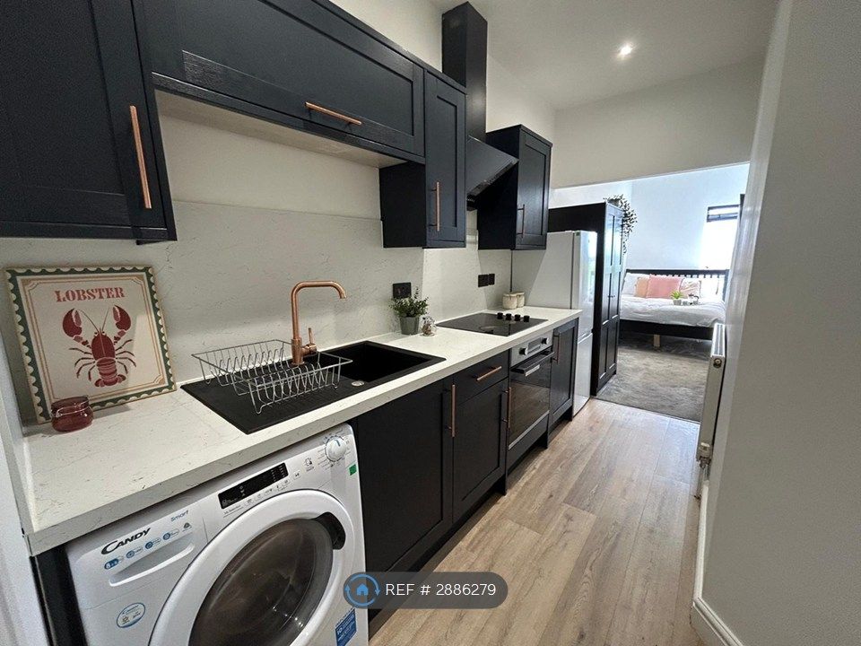 Property photo 1 of 11 Room 4