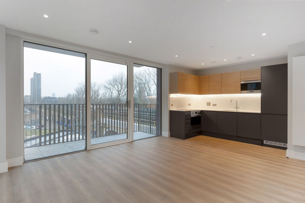 Property photo 3 of 19 Moluccas-Point