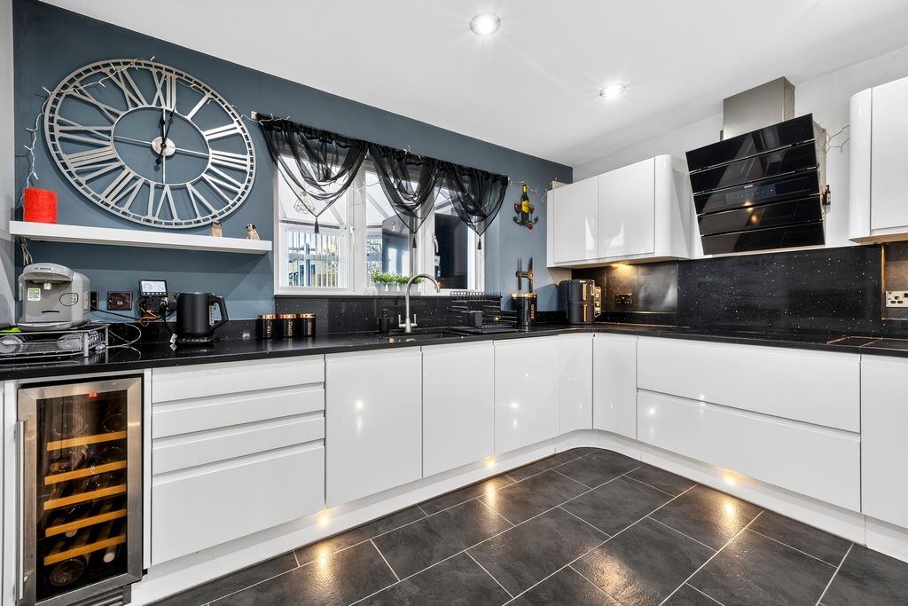 Property photo 3 of 24