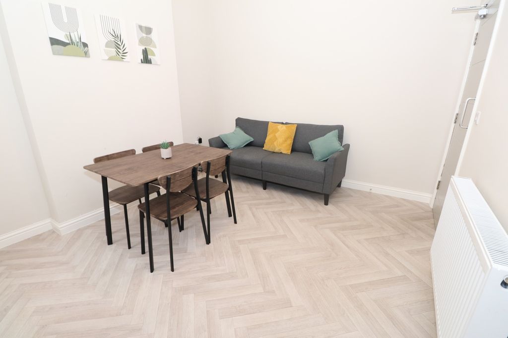 Property photo 2 of 5 Lounge