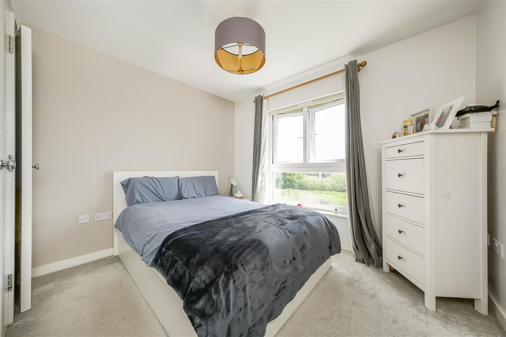 Property photo 3 of 11 5