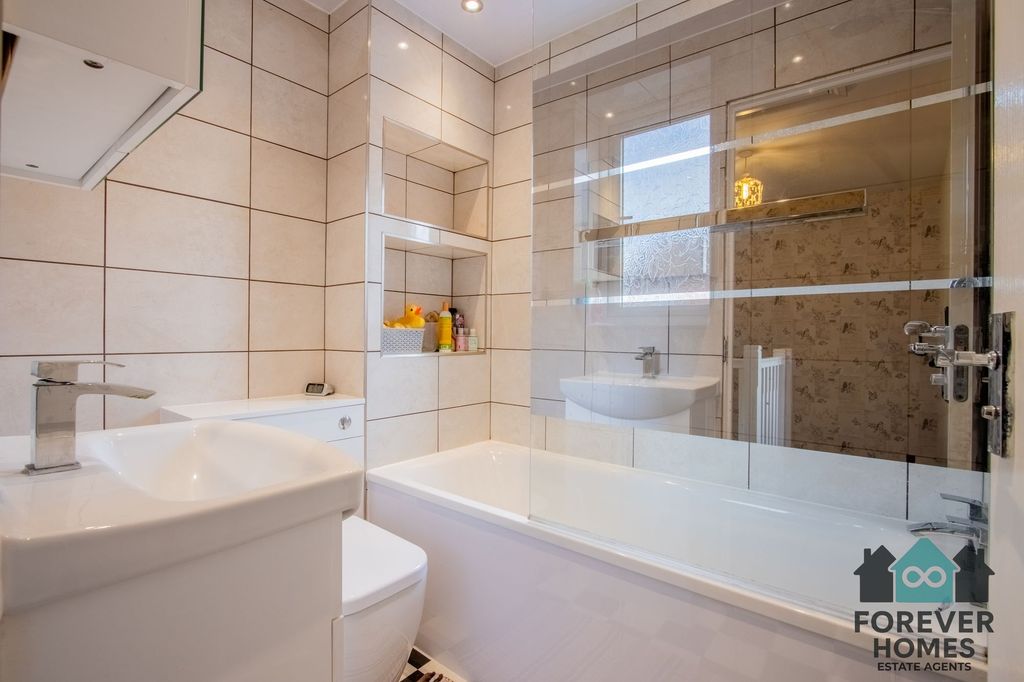 Property photo 2 of 31