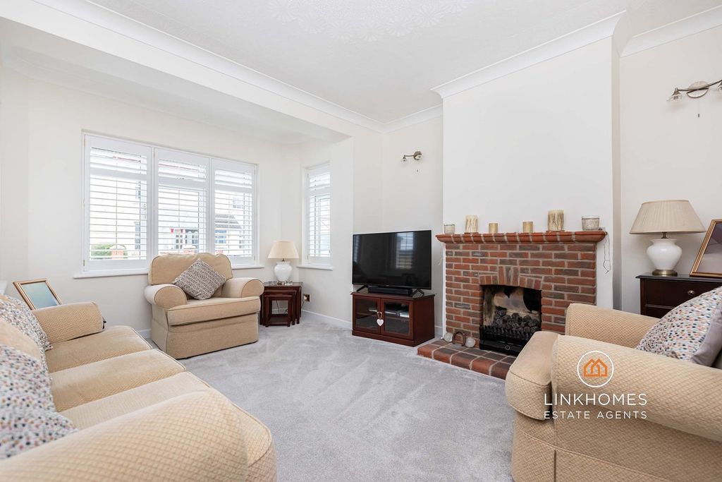 Property photo 3 of 32