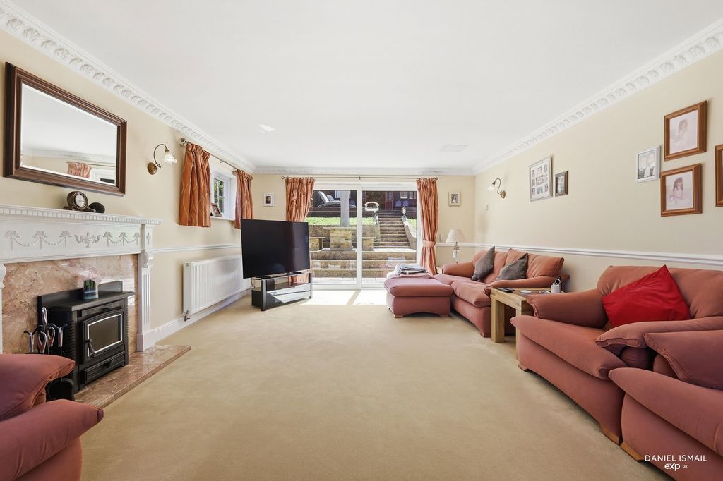 Property photo 2 of 43