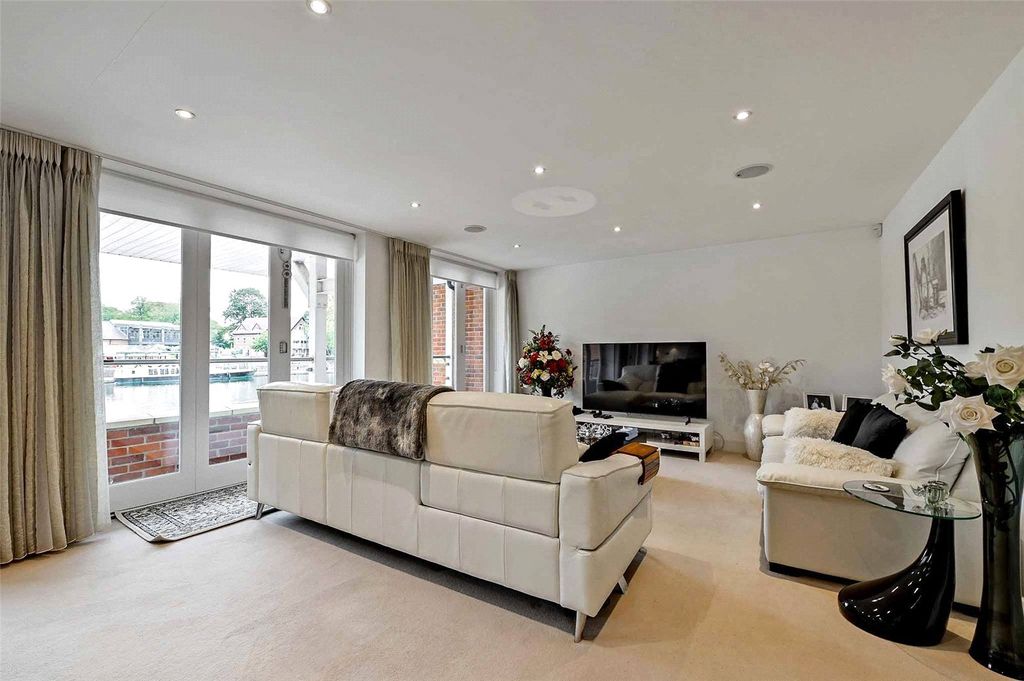 Additional image 4 of 3 bed flat for saleBrocas Street, Eton, Windsor, Berkshire SL4