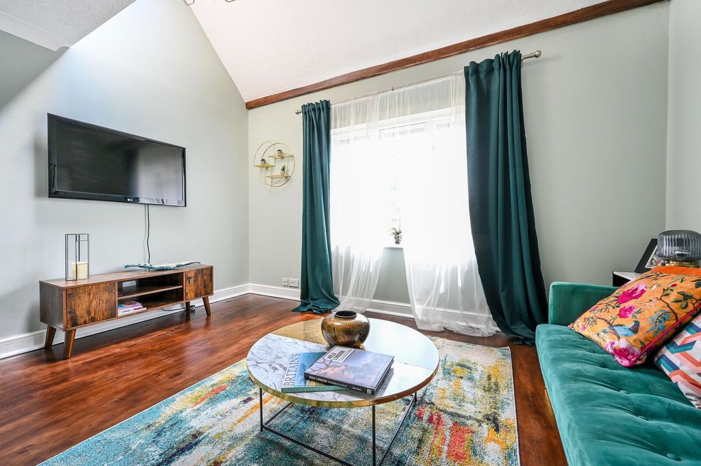 Property photo 2 of 10