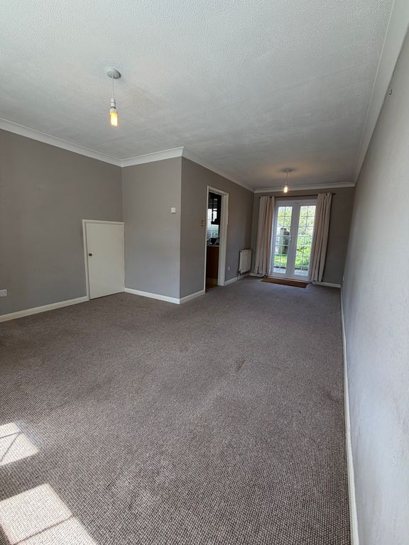 Property photo 2 of 12 Living Room