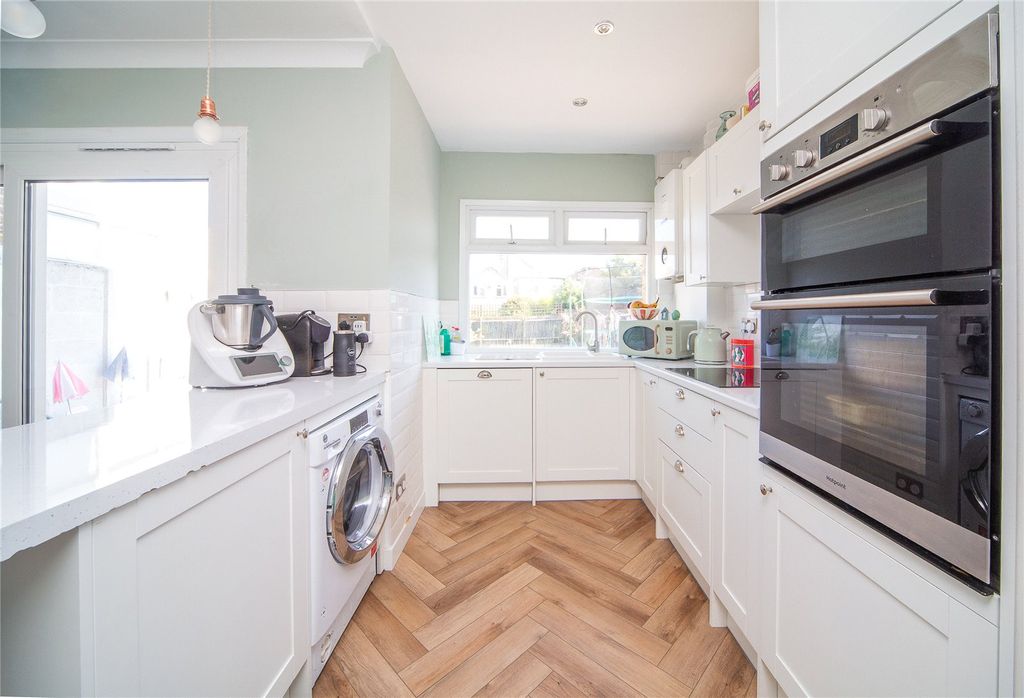 Property photo 3 of 17 Kitchen