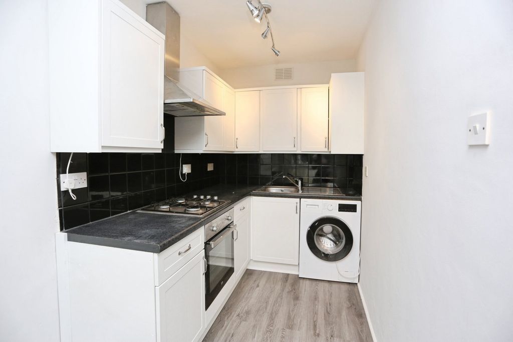 Property photo 3 of 14 Picture No. 17