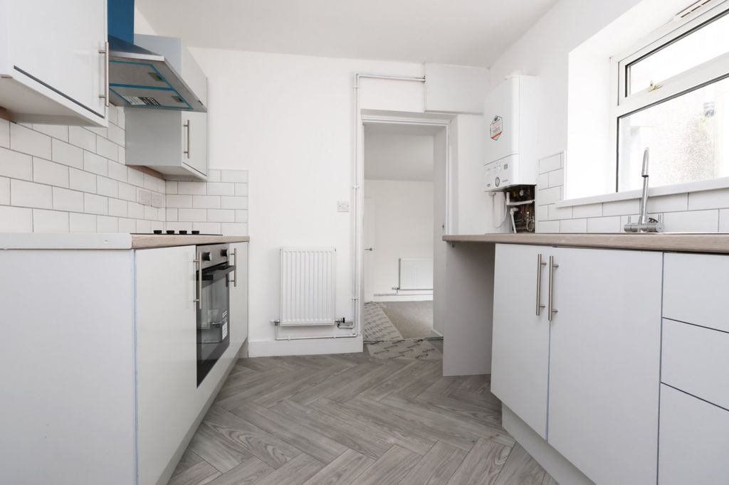 Property photo 1 of 37 Picture No. 11