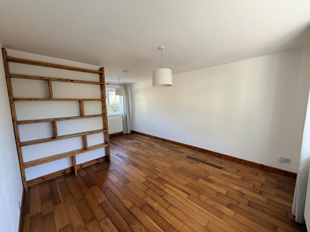 Property photo 3 of 10 Dining Room