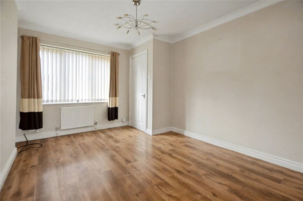 Property photo 2 of 16 Picture No. 12