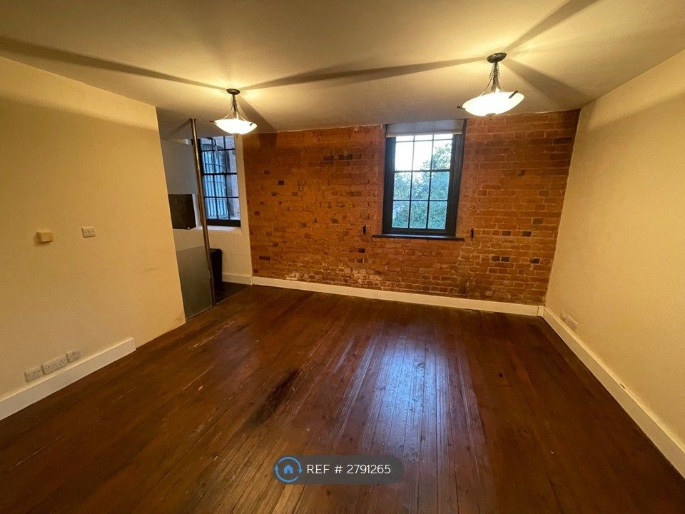 Property photo 1 of 22 Living Room