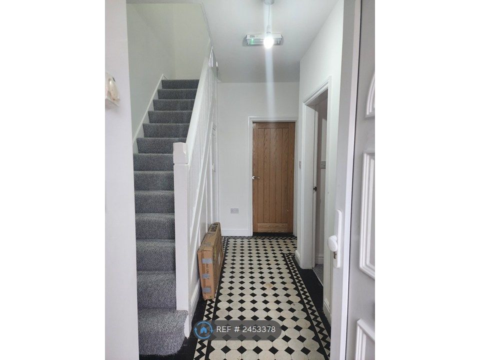 Property photo 3 of 17 Staircase