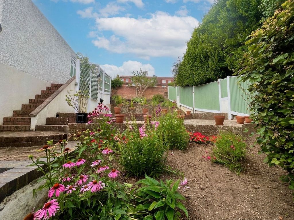 Property photo 3 of 20