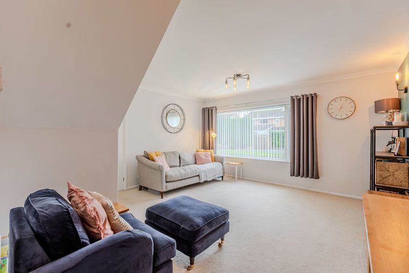 Property photo 2 of 20 Lounge