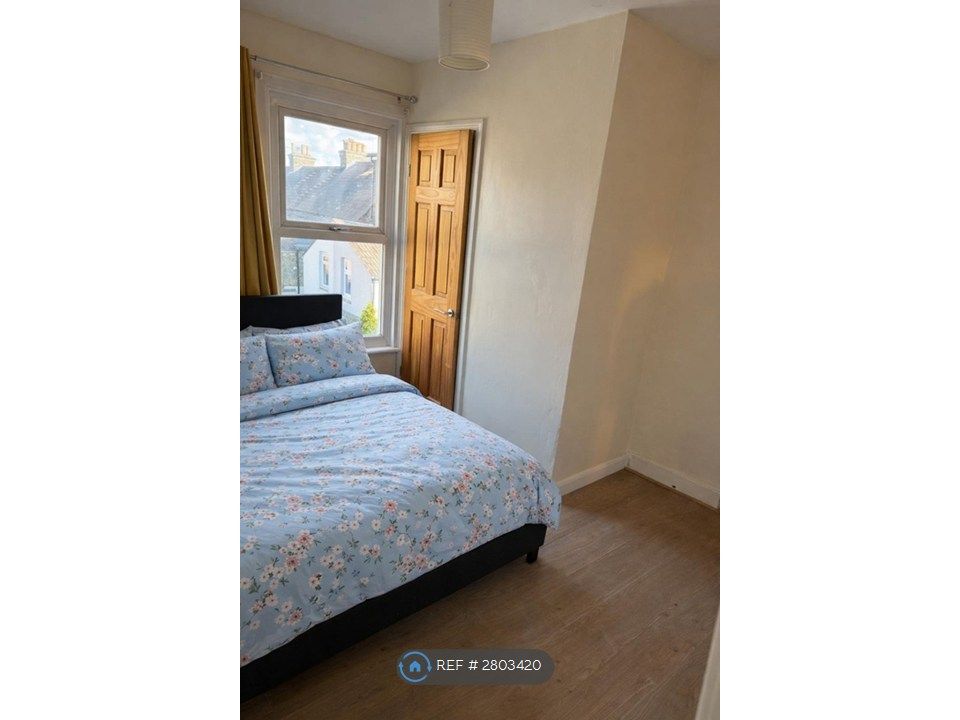 Property photo 1 of 15 Room 1 (Ensuite)