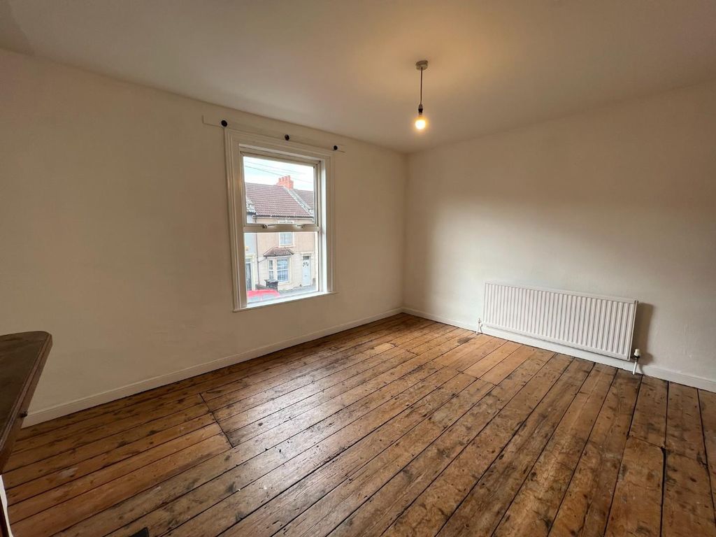 Property photo 1 of 9 Bed 1.Jpeg