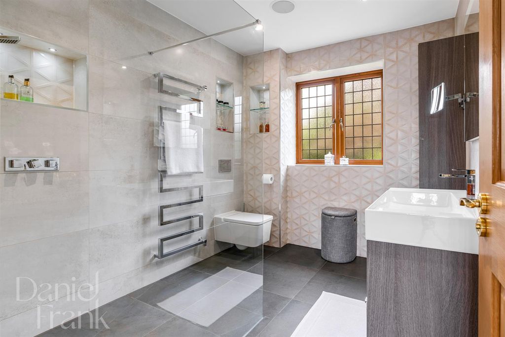 Additional image 25 of 5 bed detached house for saleWest View, Loughton IG10