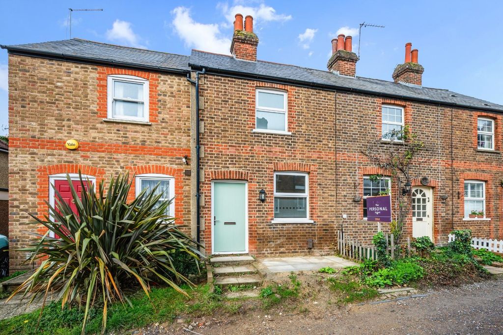 Property photo 1 of 14 Meadow Walk (12).Jpg