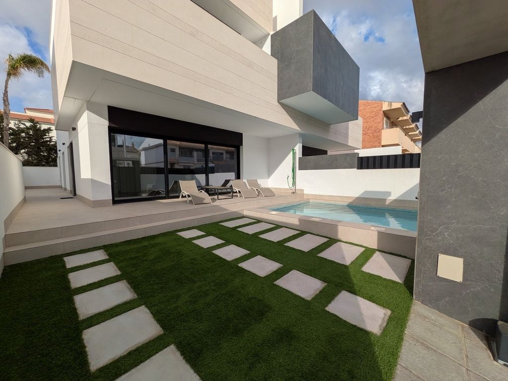 Property photo 1 of 34