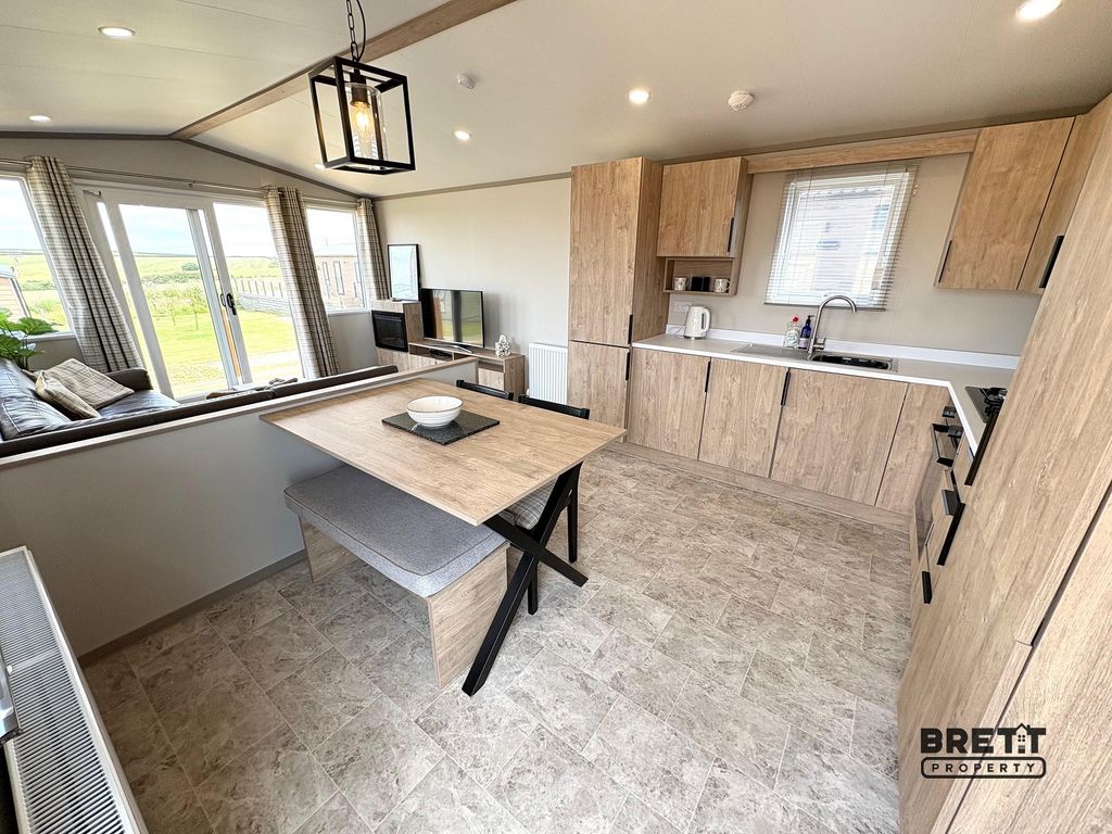 Property photo 2 of 10 Kitchen-Breakfast Area