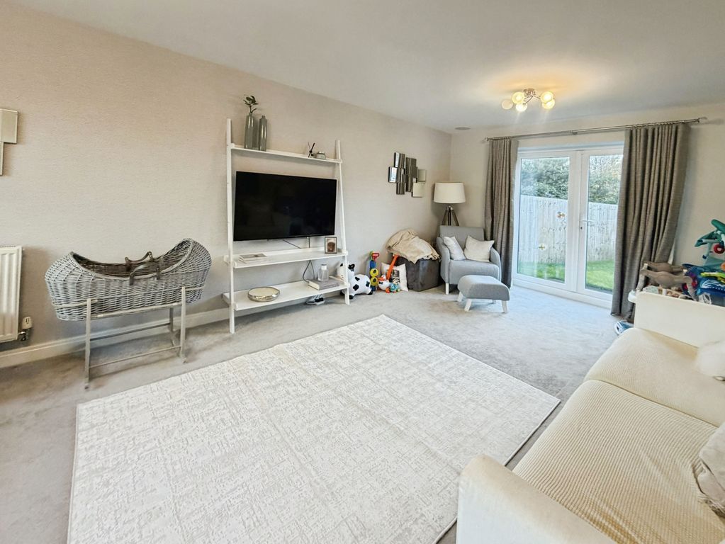 Property photo 3 of 28