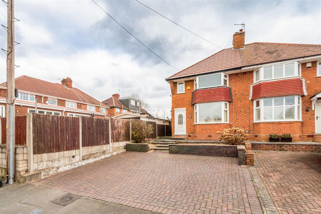 Property photo 1 of 12 1 Wenworth Road-14_Lo.Jpg