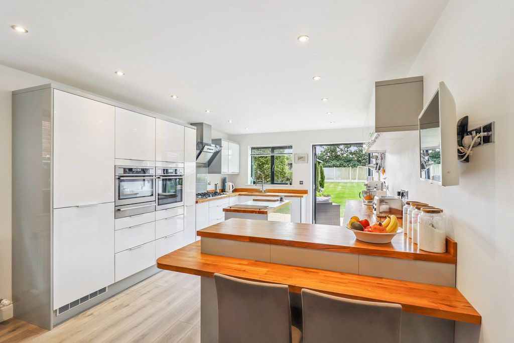 Property photo 3 of 35