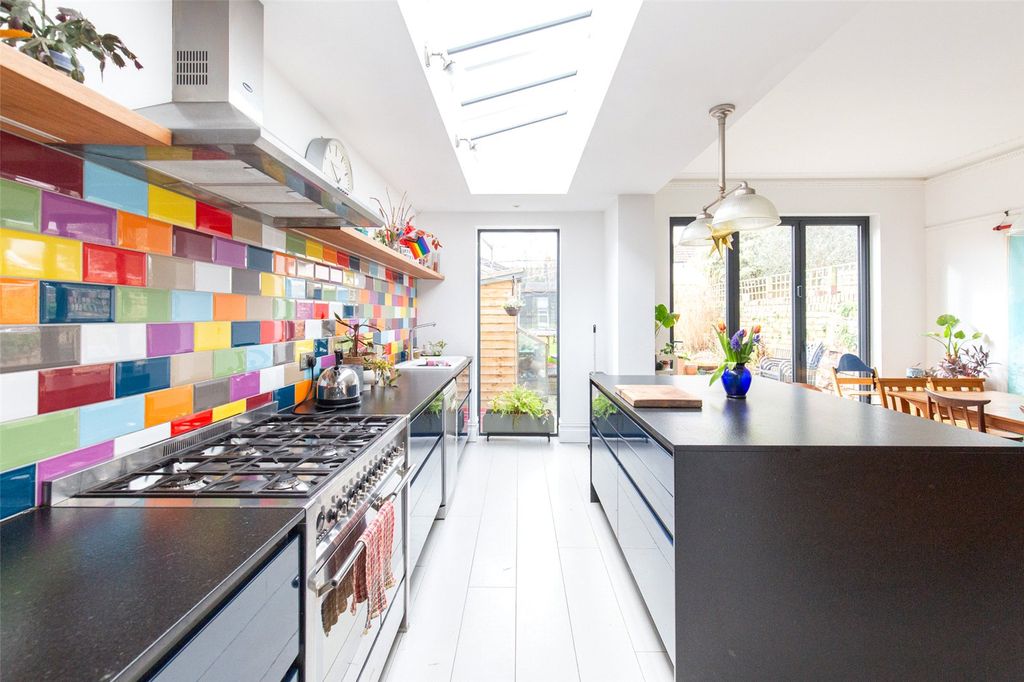 Property photo 2 of 23 Picture No. 21