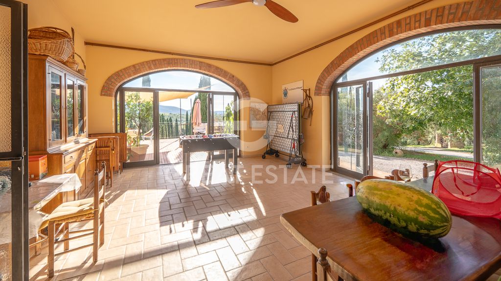 Property photo 2 of 40 Interiors