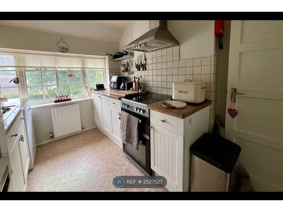 Property photo 3 of 10 Kitchen