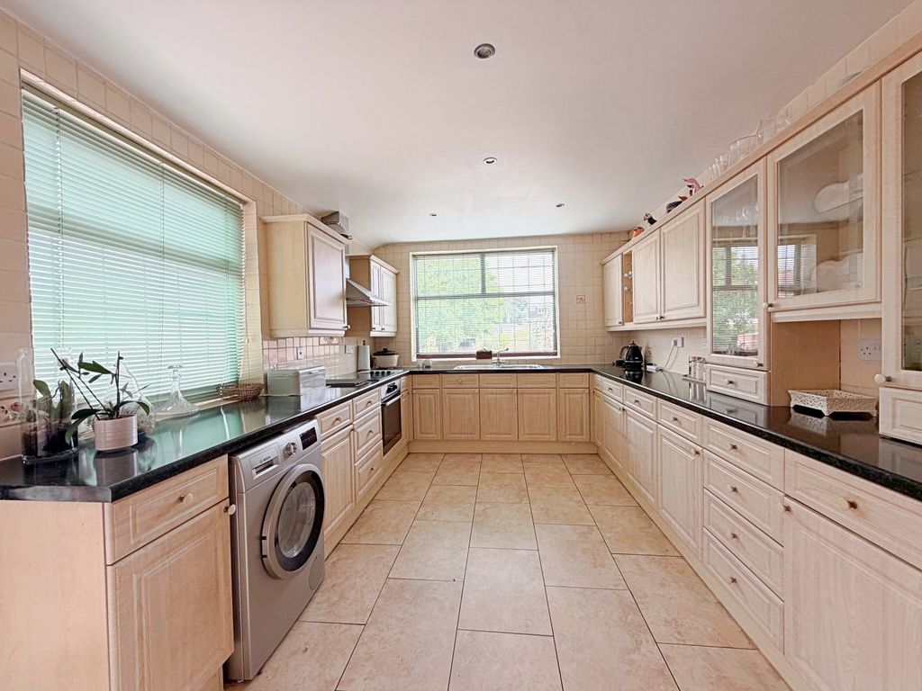 Property photo 3 of 21 Kitchen