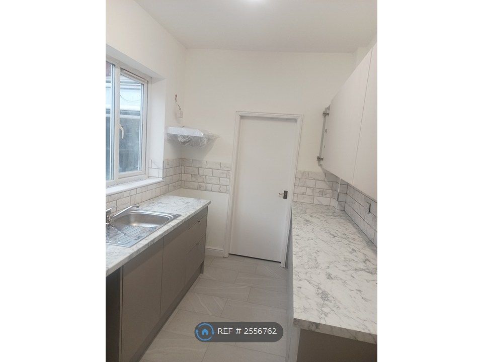 Property photo 2 of 12 Kitchen