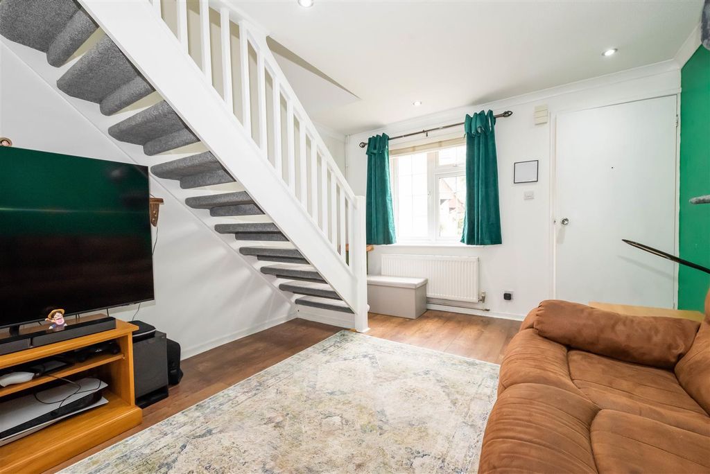 Property photo 3 of 11